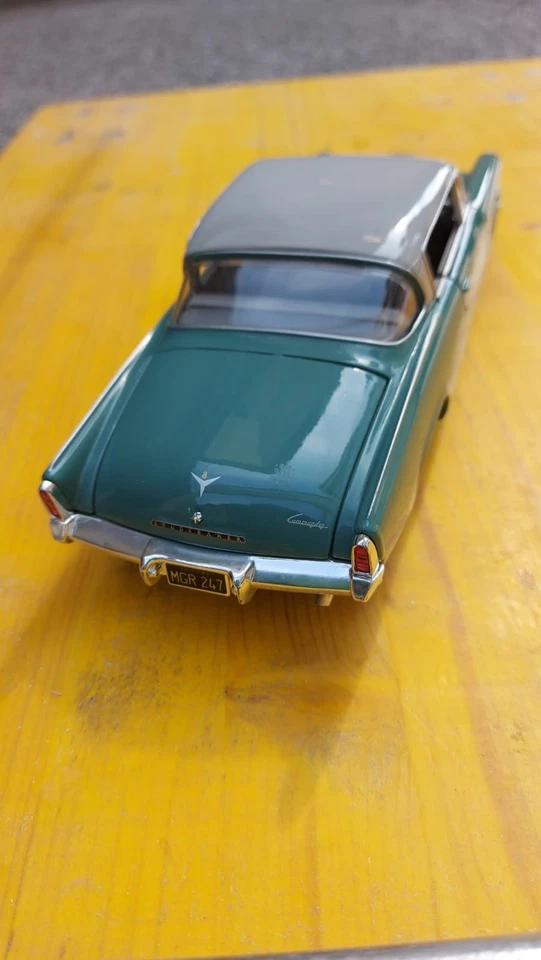 MAISTO  Studebaker Starliner  1953 scala 1:18  Custodia Protettiva No Scatola  - Immagine 2 di 4