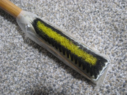 Cepillo para botas/zapatos vintage de latón con mango de madera de 14" de largo - Imagen 2 de 7