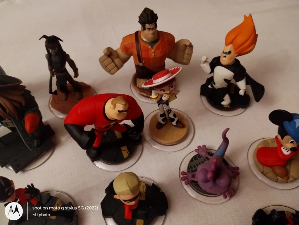 DISNEY INFINITY MARVEL FIGURES CHARACTERS LOT OF 20 + PIECES - Imagem 3 de 4