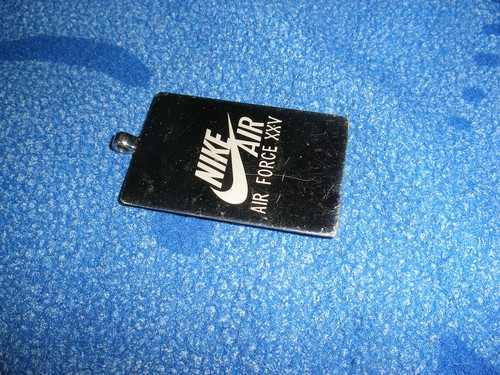 2" 1982 NIKE AIR FORCE XXV 25 METALL SCHLÜSSELANHÄNGER HANG TAG CHOZ S. BRONX STARS - Bild 2 von 3