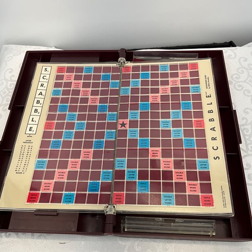 Gioco di parole crociate Scrabble Deluxe Travel Edition - Foto 3 di 5