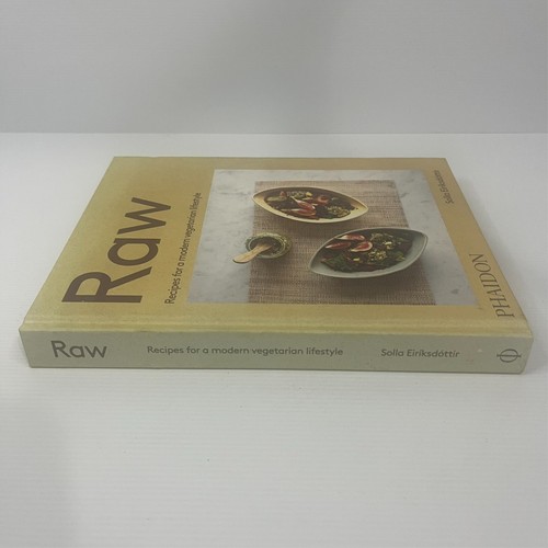 RAW Recipes for a modern vegetarian lifestyle Solia Eiriksdottir Cook Book - Picture 3 of 9