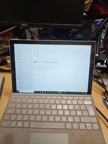 Microsoft Surface Pro 5 i7-7660u @2.50GHz,16GB RAM, 512GB SSD,Windows 10 Pro.(2 - Picture 9 of 21