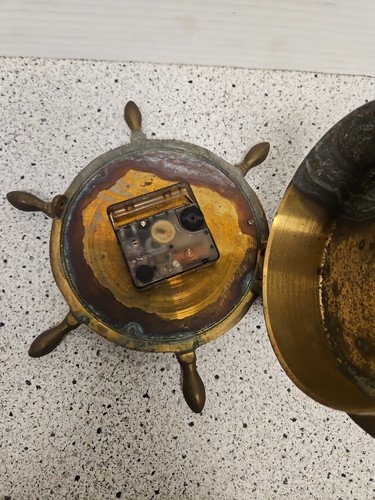 Orologio Vintage Ship's Time Quarzo Ottone Funzionante a Batteria Con Patina 04 - Foto 8 di 11