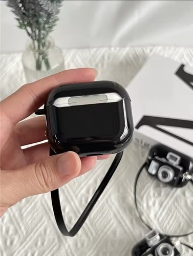 Camera case with working flash for air pods pro and more - Picture 3 of 6