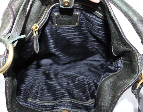 PRADA Hobo Schultertasche dunkel gedecktes grün CERVO ANTIK Leder gold Logo groß - Bild 16 von 17