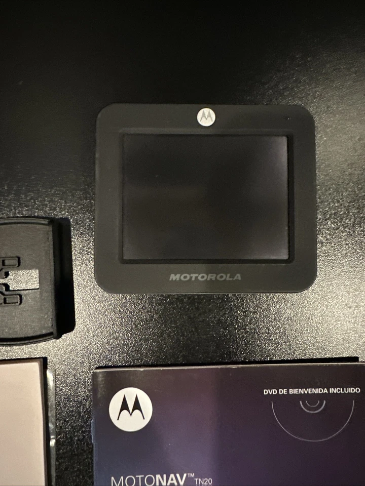 Motorola MOTONAV TN30 4.3-Inch Bluetooth Portable GPS Navigator ORIGINAL BOX - Image 2 of 4