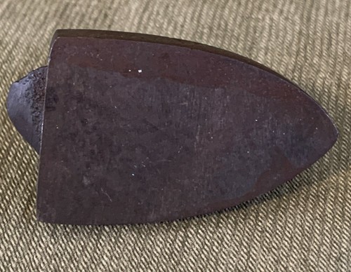 Antiguo juguete infantil miniatura de hierro fundido hierro triste con pato  - Imagen 2 de 3