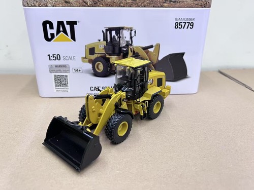 Caterpillar Cat 930 Compact Wheel Loader 1:50 DieCast Masters DM 85779 - Picture 2 of 6
