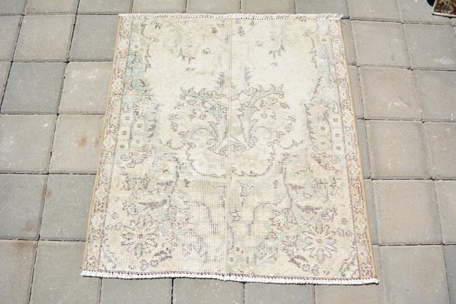 Turkish Accent Rug 2 .6x2.8ft Vintage Accent Rug Antique Floor Rug Outdoor Mat. Turkish Accent Rug 2 .6x2.8ft Vintage Accent Rug Antique Floor Rug Outdoor Mat.