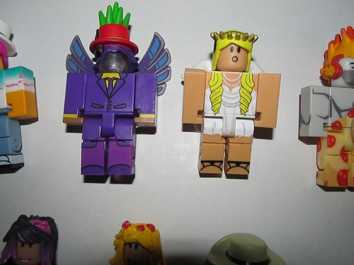 Roblox Celebrity Series 2  Lot of 9 Figures No Accessories/ No Codes - Picture 3 of 11