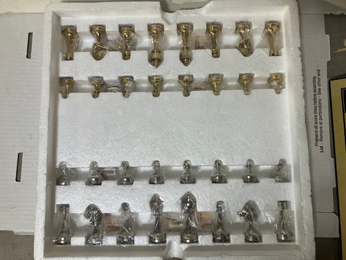 D'Echecs Deluxe Chess Chrome / Gold pieces Metal Chess Set - Picture 3 of 9