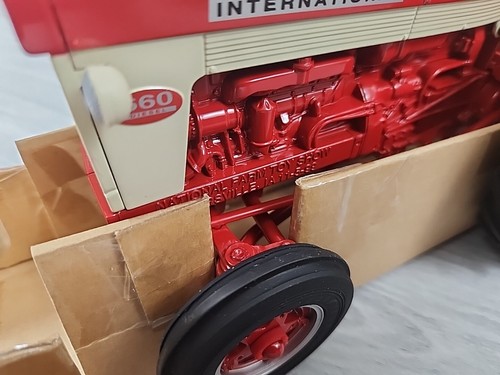 ERTL 1:16 Toy Farmer International 660 Diecast Tractor 1999 N.F.T.S. 16020A - Picture 13 of 13