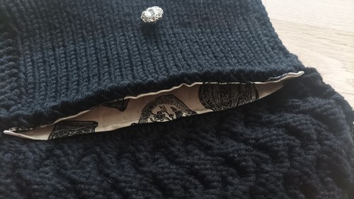 Handgefertigte Clutch schwarz, Wolle, innen mit Stoff bezogen, Unikat - Bild 3 von 3