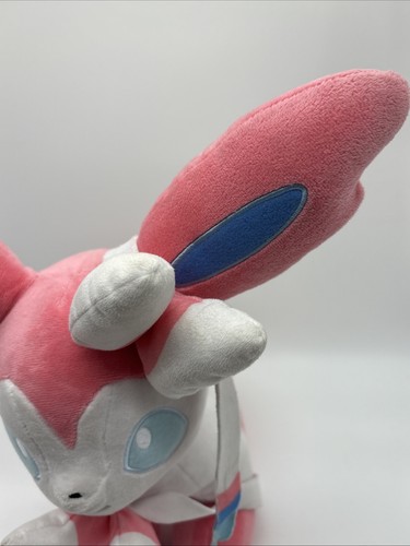 Peluche Build-A-Bear Workshop Pokemon Sylveon Peluche Coleccionable 14" Sin Sonido - Imagen 3 de 7