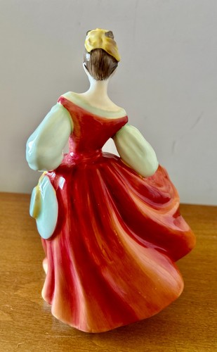 Estatuilla de colección Royal Doulton Fair Lady roja 1962 porcelana de hueso 2832 Inglaterra usada en excelente estado - Imagen 5 de 9