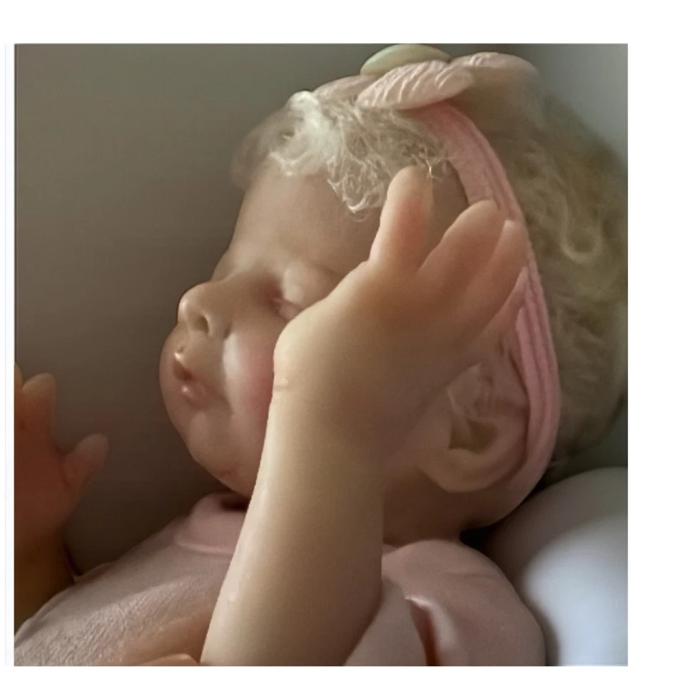 Lilybelle de Shawna Clymer con apertura de caja Foto 4 de 4