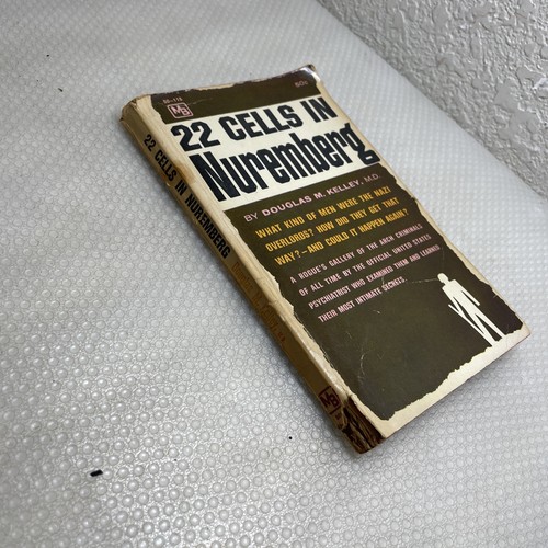 22 Cells In Nuremberg Paperback Douglas M. Kelley ***AS IS***DAMAGE*** - Imagen 2 de 7