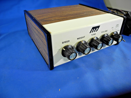 MFJ Deluxe Electronic Keyer Model MFJ-8044 IC with Power supply CW QRP Ham Radio - Picture 3 of 10