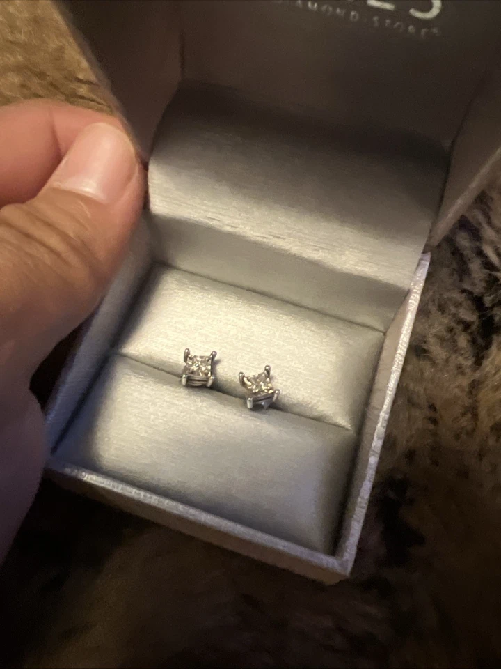 Pendientes de diamantes de 0,5 quilates Foto 4 de 4