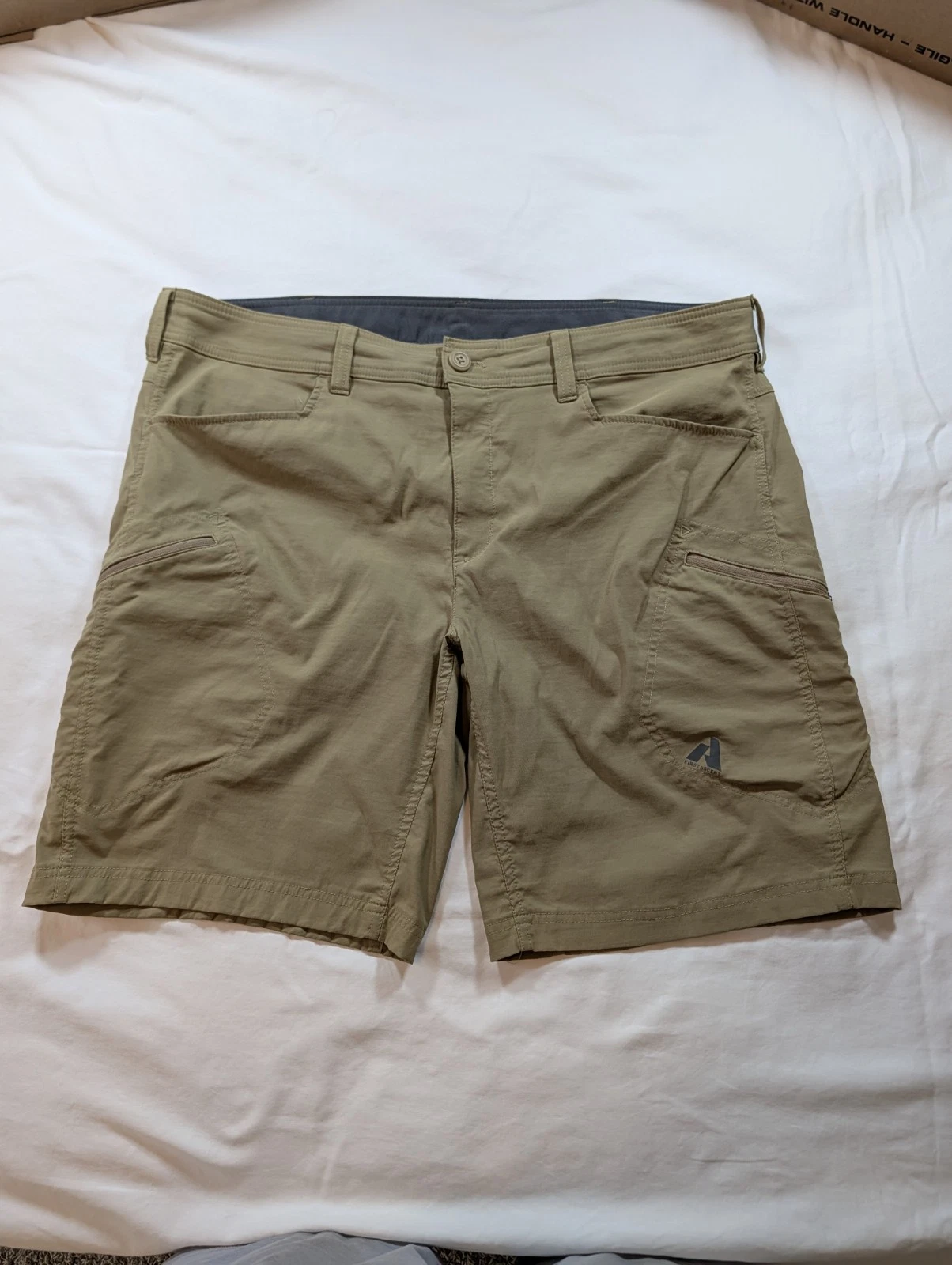 Eddie Bauer First Ascent Shorts Mens T42 Lightweight Hiking Outdoor Zip Pockets