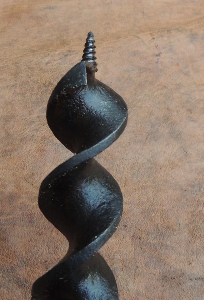 Large Vintage 1-1/4 inch T-handled Auger With Wooden T-bar, clean and sharp - Image 3 of 4