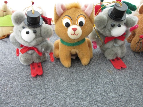 Lot of 19 Vintage Plush Christmas Ornaments Skiing Mouse Bear Sesame Street - Picture 10 of 16