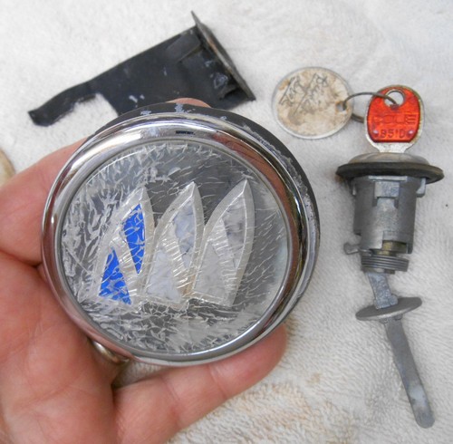 85-91 BUICK PARK AVE ELECTRA LeSABRE Trunk Lock Cylinder w Flip Up Cover Emblem - Bild 3 von 12