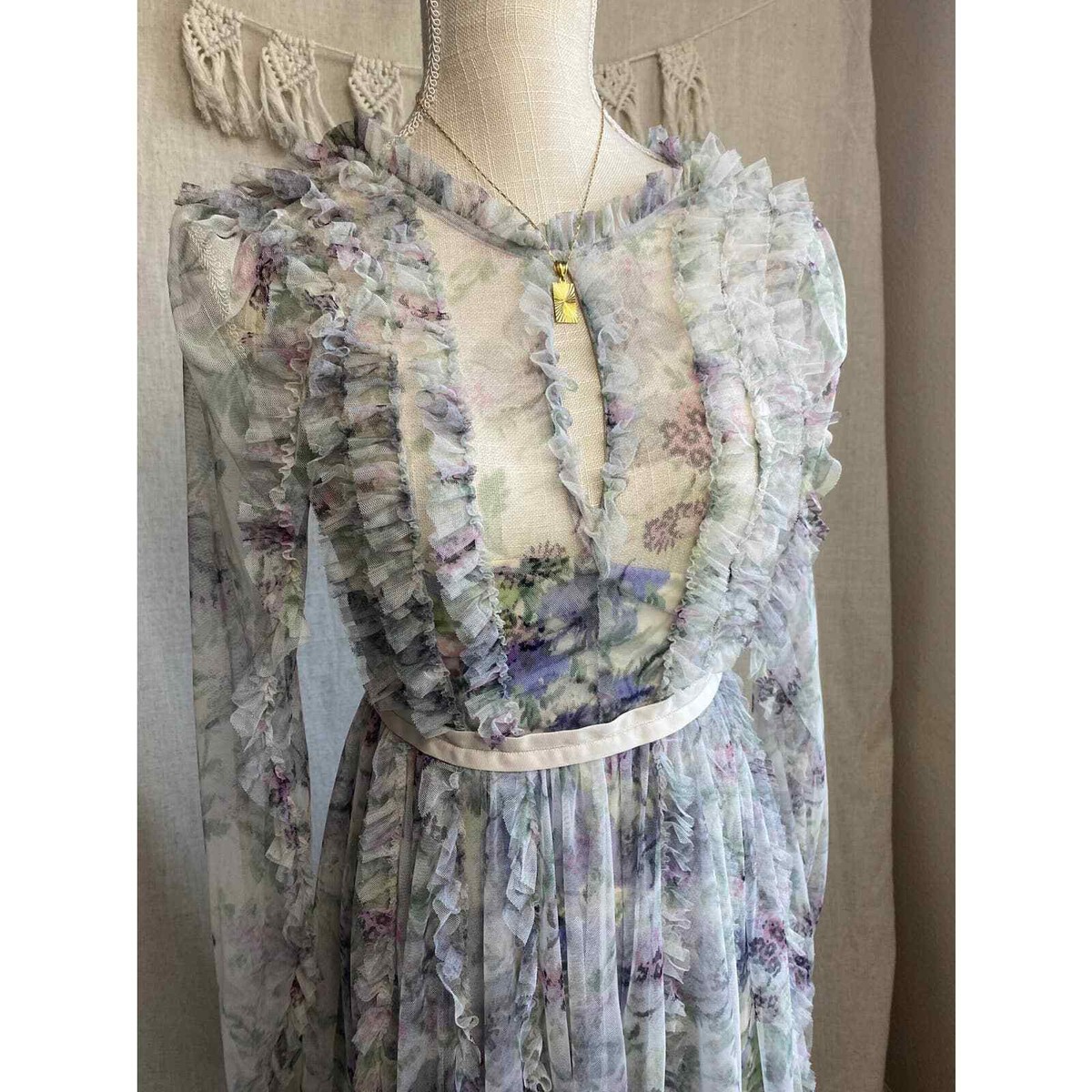 Garland floral gown needle and shop thread
