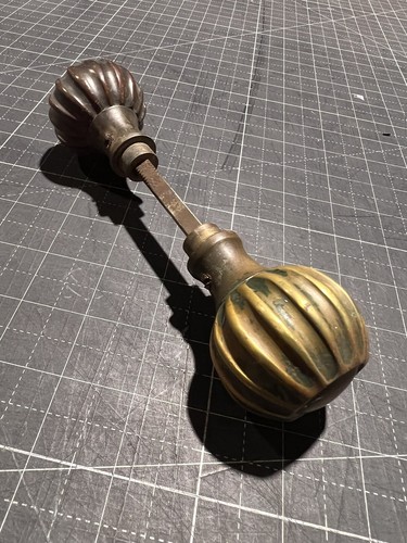 2 Antique Vintage "Colonial" Bronze Door Knobs L-15200 or L-15220 C.1893 - Picture 6 of 7