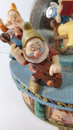 Disney Resorts Snow White and the Seven Dwarfs Animated Musical Water Snow Globe - Picture 4 of 12