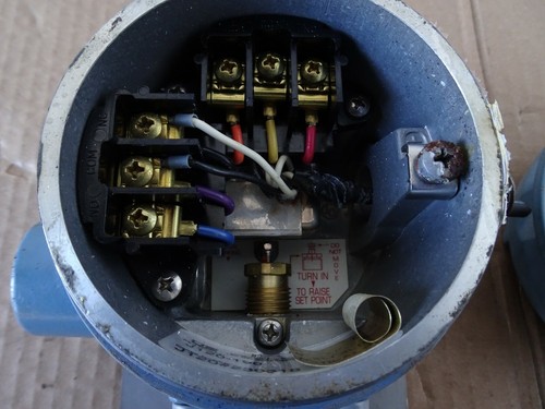 United Electric J120-190 Mechanical Pressure Switch 1/2" 5-30 PSI stainless - Picture 7 of 7