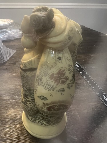 Vintage japanischer Glücksbuddha geschnitztes Harz 8 3/4 Zoll hoch selten dekorativ 4 Zoll Durchmesser - Bild 6 von 8