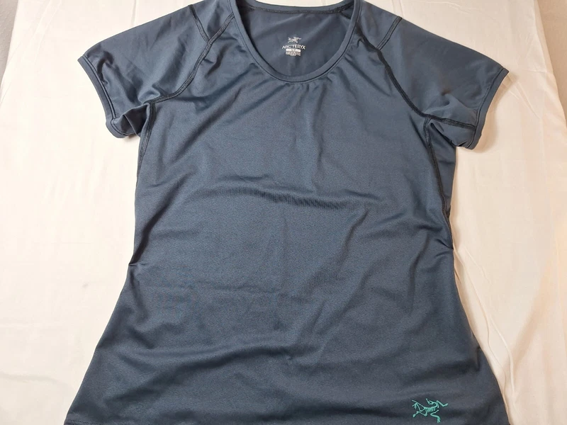 arcteryx crew neck wicking short sleeve hiking shirt