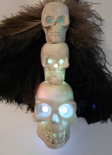 Skulls 3 Head Stacking Totem 7 Inch Resin Flashing Multi-Light Halloween EUC - Picture 13 of 15