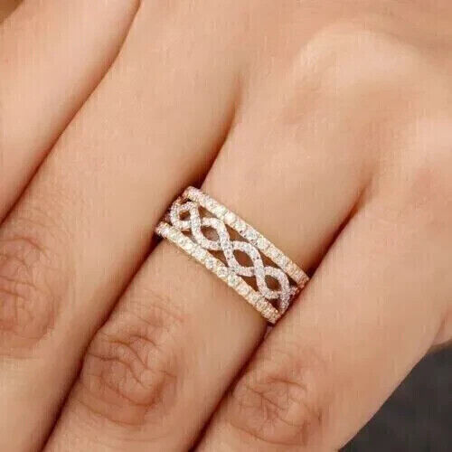 Anillo banda de eternidad de moissanita de corte redondo de 2 quilates enchapado en oro amarillo de 14 k - Imagen 4 de 4