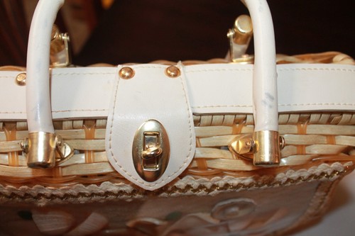 Vintage Princess Charming by Atlas Seashell FLOWERS Plastic Wicker Handbag - Picture 8 of 8