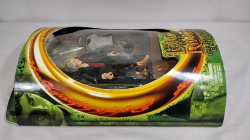 Traveling Bilbo ToyBiz Lord of The Rings Fellowship Action Figure - Picture 7 of 8