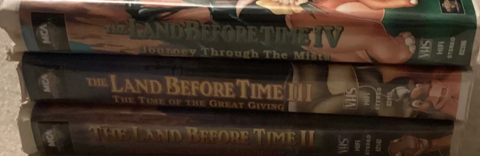 The Land Before Time VHS Set; Lot Of 3; Great Valley, Giving & Mists ACCEPTABLE! Foto 3 de 4