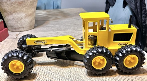 Tonka Farm Plow Tractor Road Grater Metal / Plastic 2012 Hasbro Funrise #16180 - Picture 1 of 9