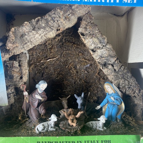 Vintage Commodore's 8 Piece Italian Nativity Set Christmas Scene in Box - Picture 2 of 8