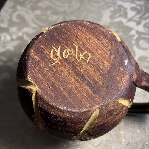 Taza de café hecha a mano POTTERY ART taza HOJAS TALLADAS marrón verde esmalte por goteo firmada - Imagen 6 de 6