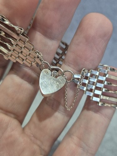 Vintage London 1979 Sterling Silver Gate Bracelet with Heart Lock 7" - Picture 3 of 4