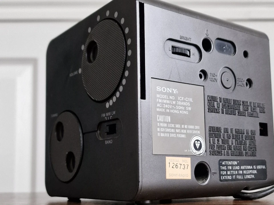 Sony Digicube Radio Alarm Clock / Space Age / Vintage / Rare / VFD / Blue /80's  - Image 4 of 4