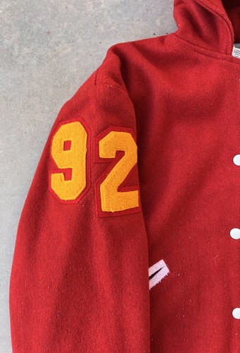 Giacca vintage Letterman Varsity taglia 38 con cappuccio lana trojan guardia anni 90 fascia - Foto 3 di 12