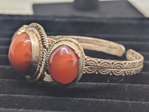 Handmade Vintage Banded Agate Silver tone Cuff Bracelet - Picture 7 of 7