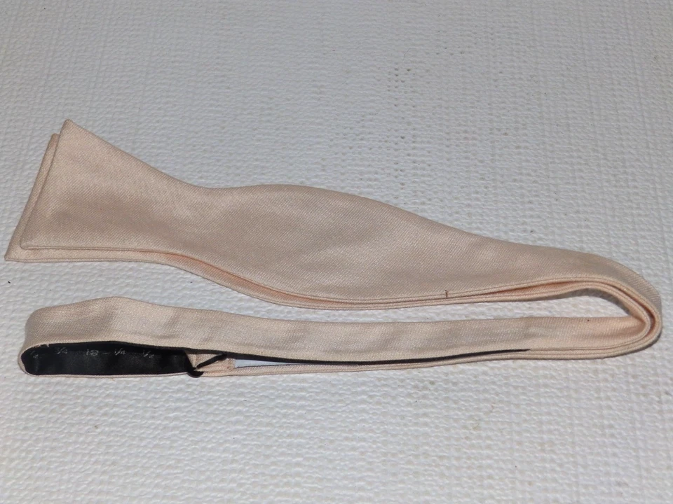 Birdy Grey Bowtie, made from a blend of polyester and rayon. - Image 4 of 4