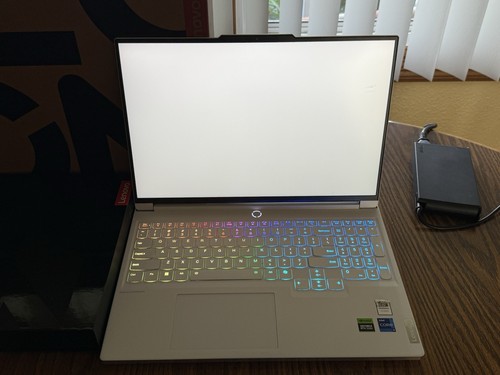 Lenovo Legion 7i Gen 9 16 240 Hz QHD+ 2,2 GHz i9-14900HX 32 GB 1 TB SSD RTX 4070 - Foto 3 di 19