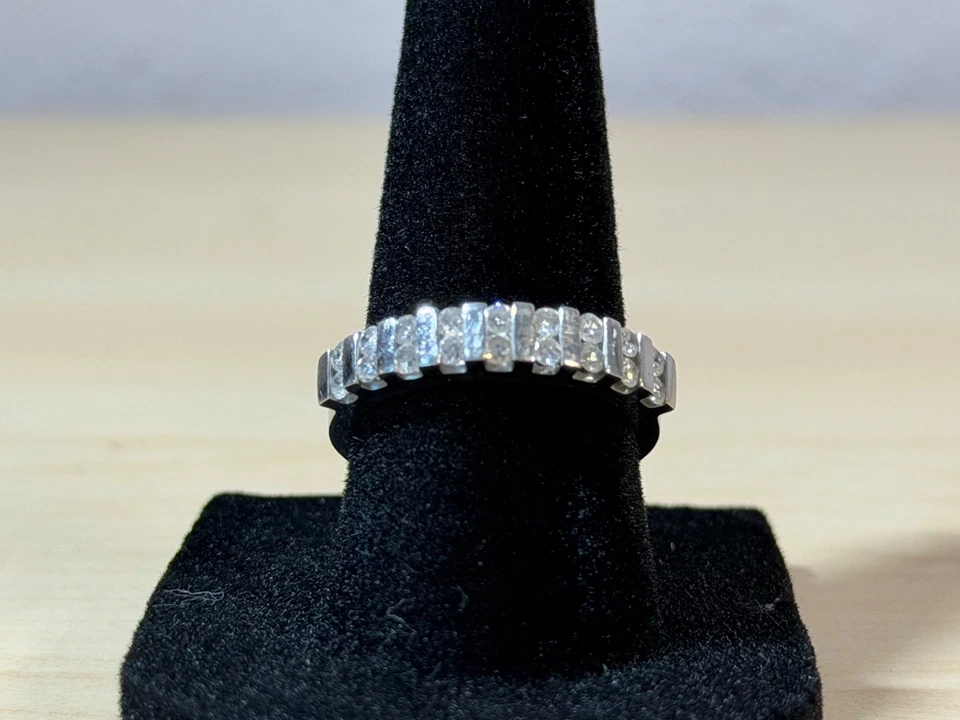 Anillo de platino 0,50 ctw redondo corte brillante banda diamante talla 6,5 John C Rinker Foto 2 de 4