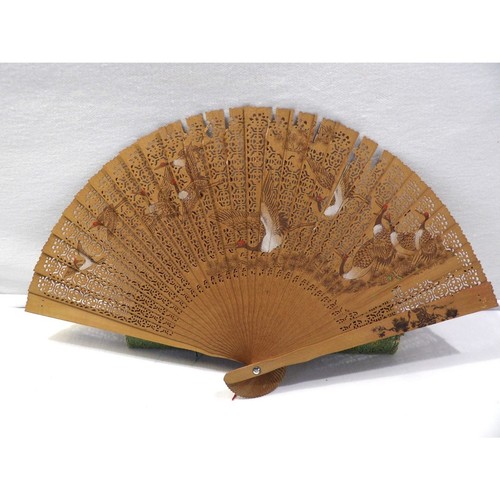 Vintage Chinese folding hand fan in box, delicate flying birds pheasants design - Picture 3 of 12